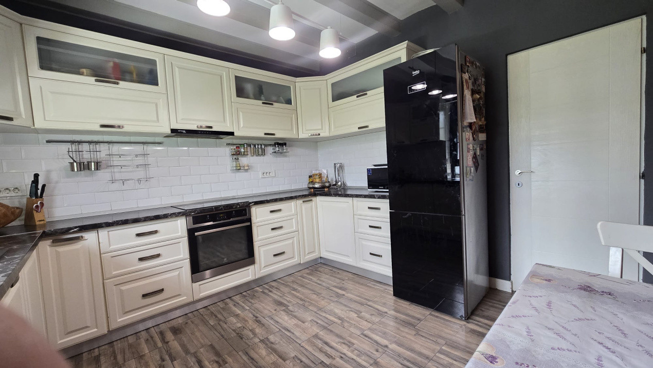 Casa 5 camere si teren 1200 mp