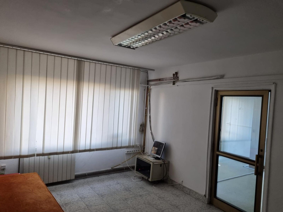 Spatiu comercial la bulevard, cu vad intens, Podu Ros, liber!