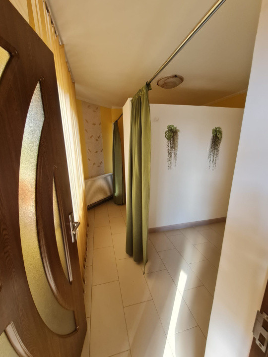 Etaj de vila, spatiu comercial sau de birouri, pentru cabinete, magazine etc 