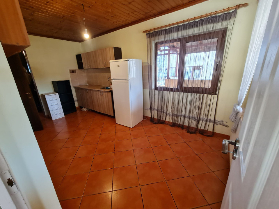 Etaj de vila, spatiu comercial sau de birouri, pentru cabinete, magazine etc 