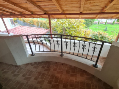 Etaj de vila, spatiu comercial sau de birouri, pentru cabinete, magazine etc 