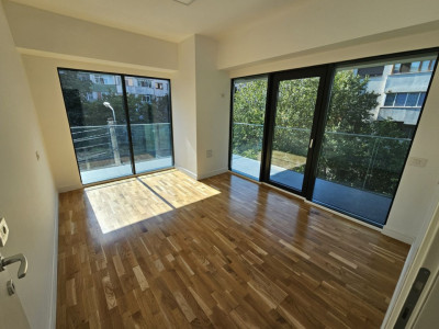 Apartament 3 camere nemobilat, pentru birouri, salon etc