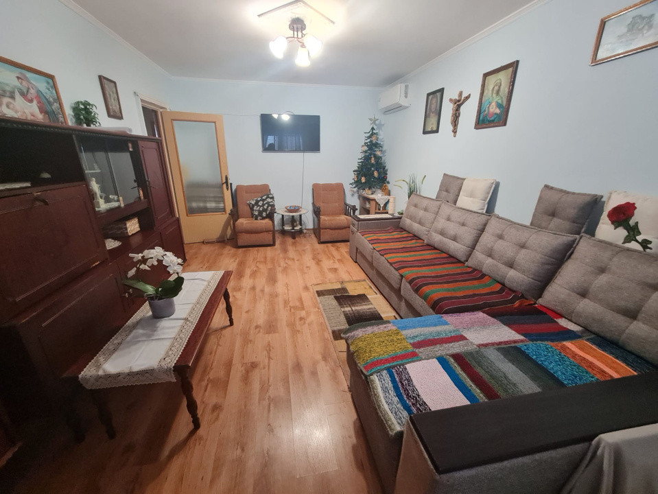 Apartament 4 camere decomandat, et. 1/4,  81 mp. Frumoasa, Diminetii