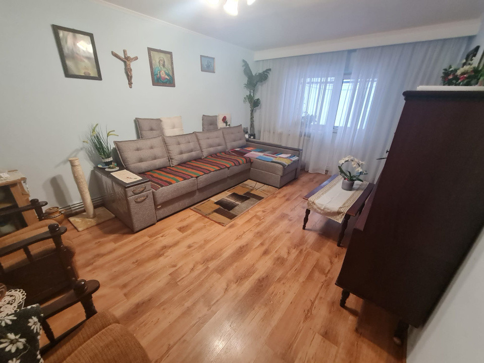 Apartament 4 camere decomandat, et. 1/4,  81 mp. Frumoasa, Diminetii