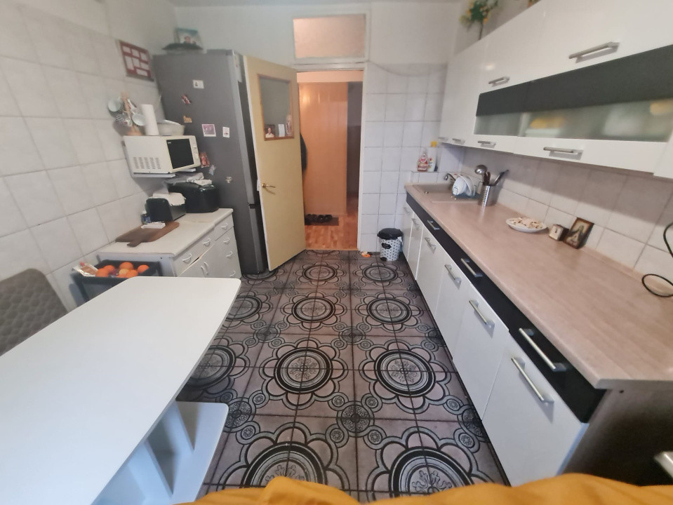 Apartament 4 camere decomandat, et. 1/4,  81 mp. Frumoasa, Diminetii