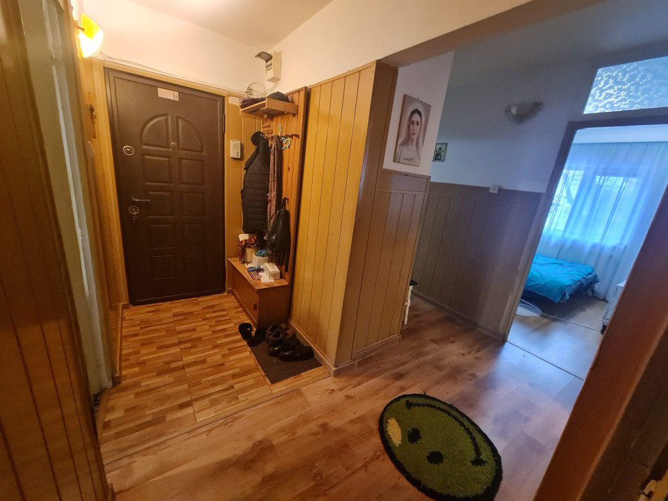 Apartament 4 camere decomandat, et. 1/4,  81 mp. Frumoasa, Diminetii