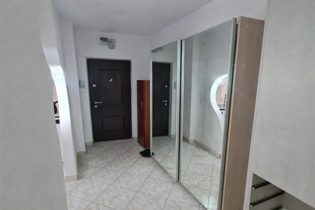 Apartament cu 3 camere in Podu Ros, Rond, et.1
