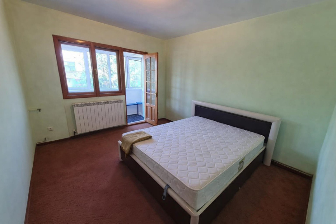 Apartament cu 3 camere in Podu Ros, Rond, et.1