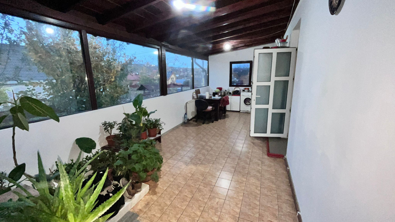 Apartament in vila, pe 2 nivele, cu teren, in Bucium!