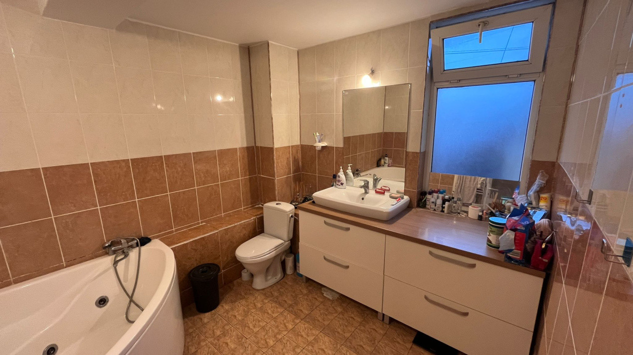 Apartament in vila, pe 2 nivele, cu teren, in Bucium!