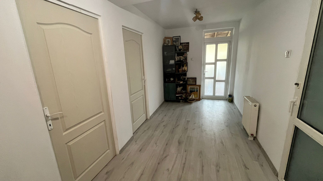 Apartament in vila, pe 2 nivele, cu teren, in Bucium!
