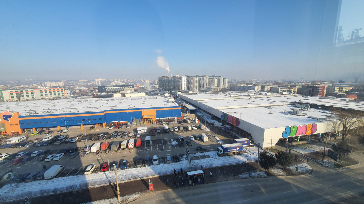 Inchiriez apartament 3 camere decomandat Podul Ros 