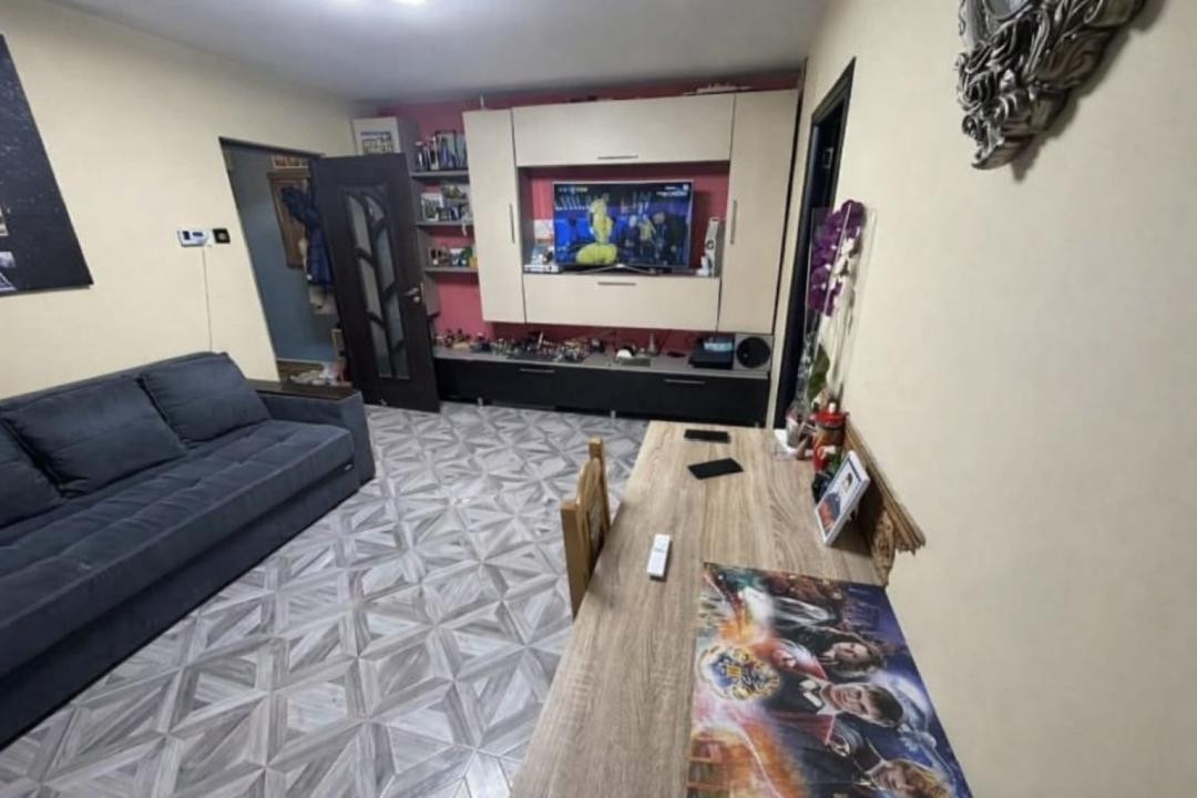 Apartament cu 2 camere semidecemandate in Pod de Piatra, et.1