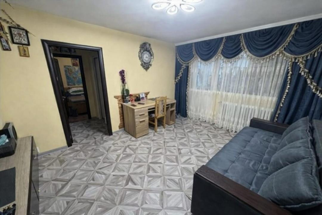 Apartament cu 2 camere semidecemandate in Pod de Piatra, et.1