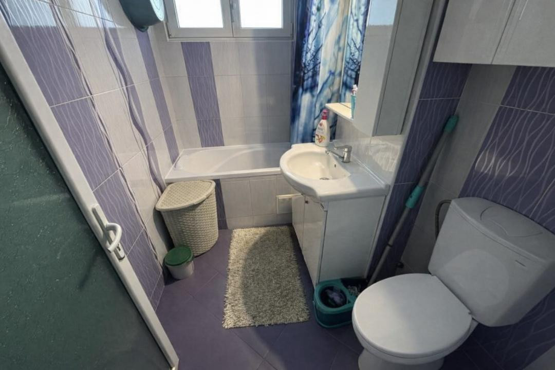 Apartament cu 2 camere semidecemandate in Pod de Piatra, et.1