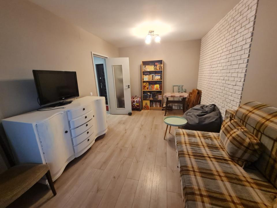 Apartament cu 2 camere decomandate in Podu Ros,  vizavi de Palas, COMISION ZERO!