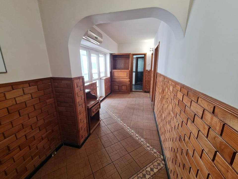 Apartament cu 4 camere si 2 bai, plus 2 balcoane, Esplanada Nicolina!