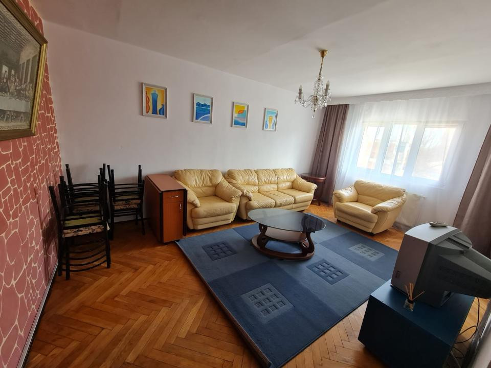 Apartament cu 2 camere decomandate in zona Bisericii Frumoasa!
