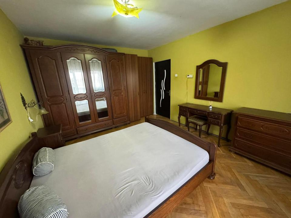 Apartament cu 2 camere decomandate in zona Bisericii Frumoasa!