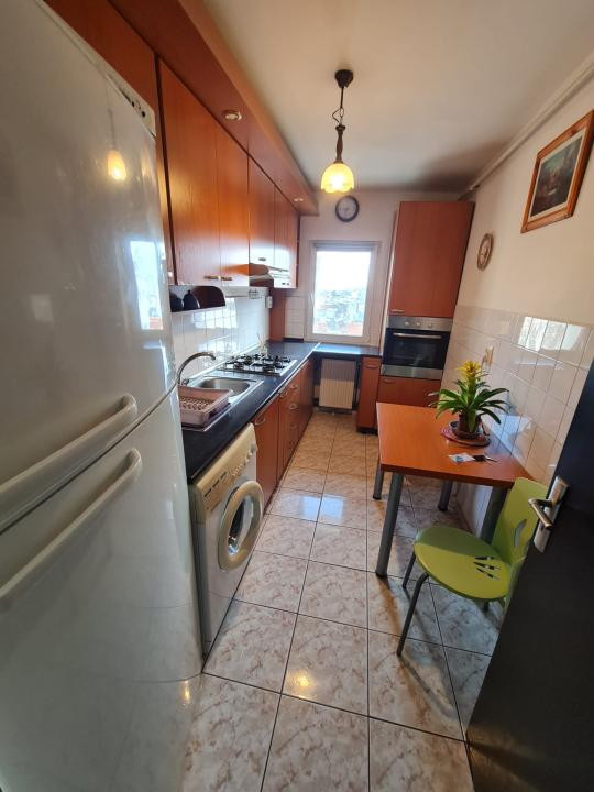 Apartament cu 2 camere decomandate in zona Bisericii Frumoasa!