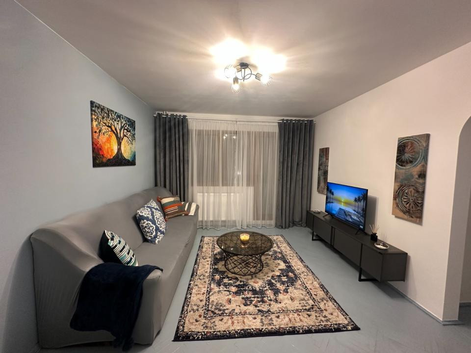 Apartament cu  2 camere semidecomandat in Podu Ros,etaj 1 !