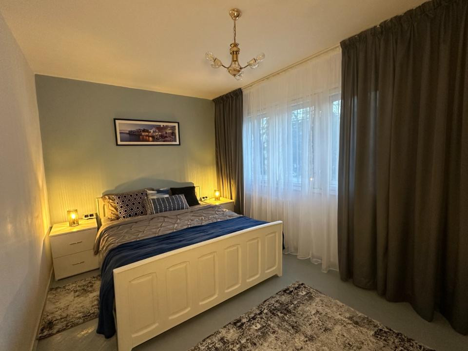 Apartament cu  2 camere semidecomandat in Podu Ros,etaj 1 !