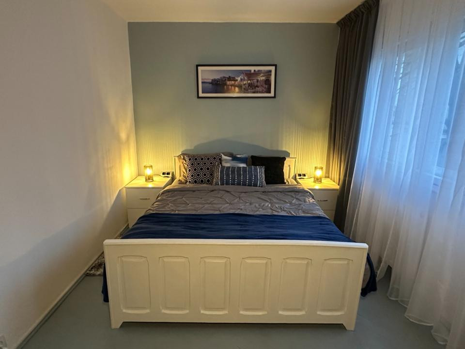 Apartament cu  2 camere semidecomandat in Podu Ros,etaj 1 !