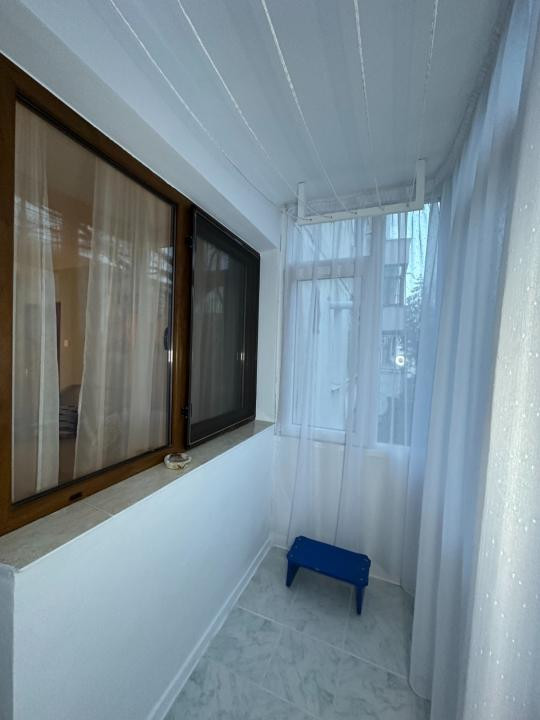 Apartament cu  2 camere semidecomandat in Podu Ros,etaj 1 !