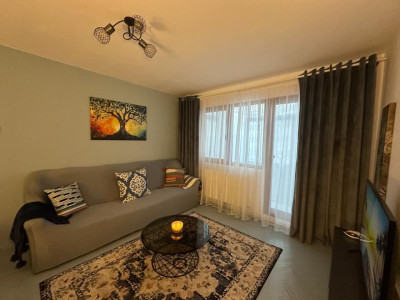 Apartament cu  2 camere semidecomandat in Podu Ros,etaj 1 !