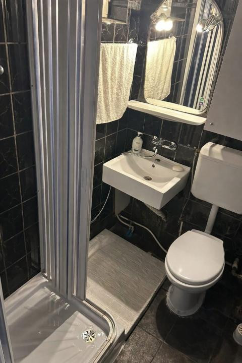 Apartament intim, cochet, pt investitii, zona Rond Podu Ros!