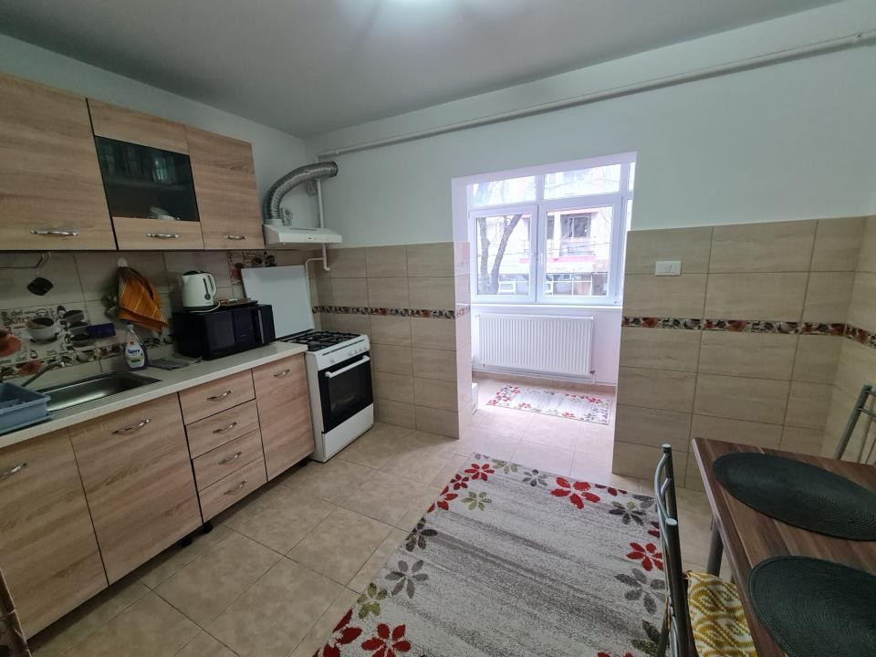 Apartament cu 3 camere, etajul 1 cu 2 bai in Nicolina, pe strada Ovidiu!