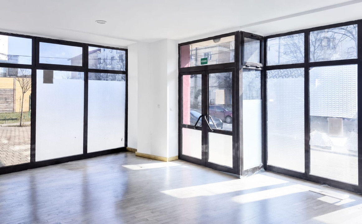 Spatiu ideal pentru salon/cabinet/after-school-vitrina mare-zona rezidentiala