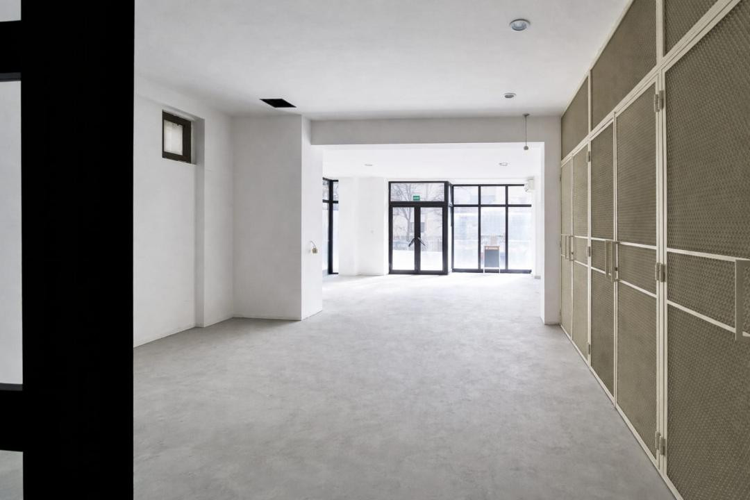 Spatiu ideal pentru salon/cabinet/after-school-vitrina mare-zona rezidentiala