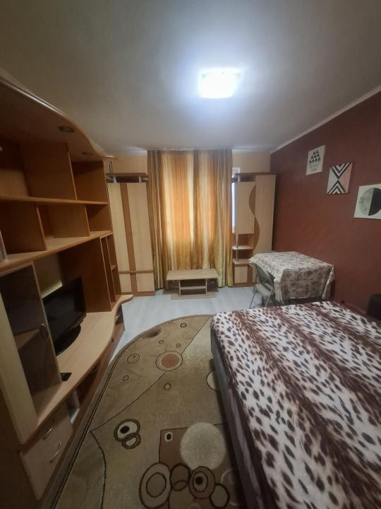 Garsoniera renovata, mobilata si renovata in Alexandru, pe strada Musatini!