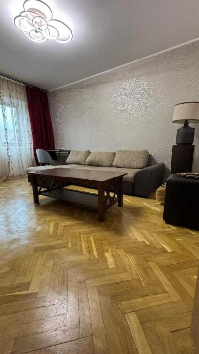 Ultracentral, Bd Independenței, etaj 3/8,  cu garaj concesionat, 3 cam, 2 bai