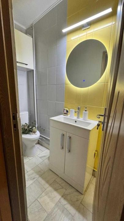 Ultracentral, Bd Independenței, etaj 3/8,  cu garaj concesionat, 3 cam, 2 bai