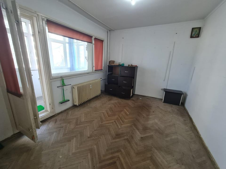 Apartament cu 2 camere langa Palas, et.1, circular!