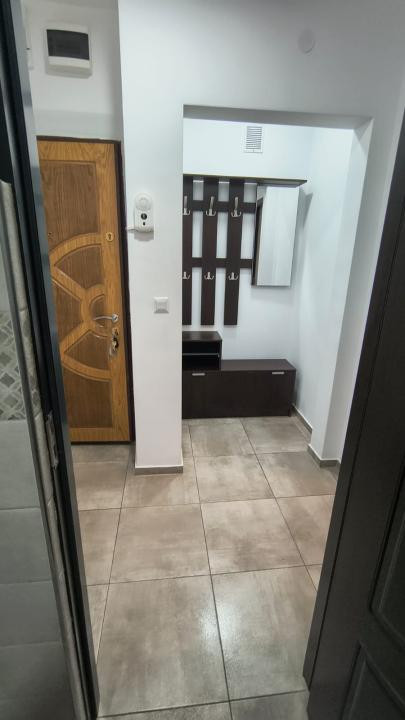 Apartament cu 2 camere semidecomandate, etaj 2, renovat, in Tatarasi!