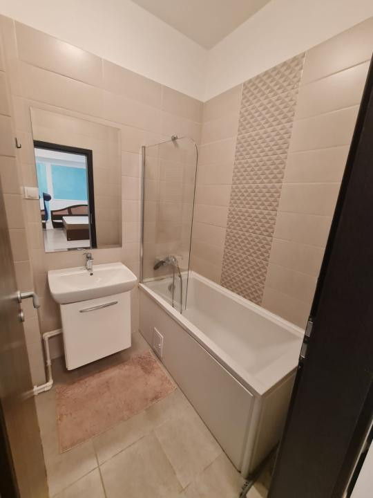 Apartament cu 1 camera plus bucatarie separata, balcon deschis si P privata!