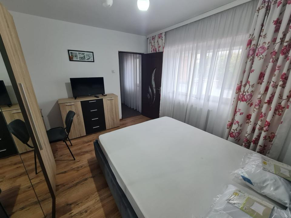 Apartament cu 2 camere decomandate in Pod de Fier