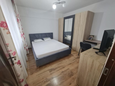 Apartament cu 2 camere decomandate in Pod de Fier