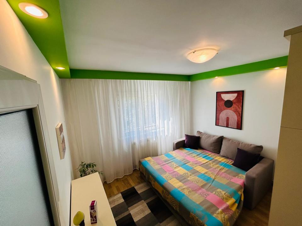 Apartament cu 2 camere decomandat in CUG, pe aleea T. Neculai!