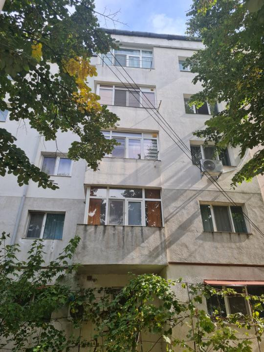Apartament cu 3 camere decomandate si 2 bai, in Tomesti!
