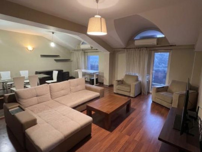 Apartament foarte spatios, romantic, in mansarda, Copou-Centru!