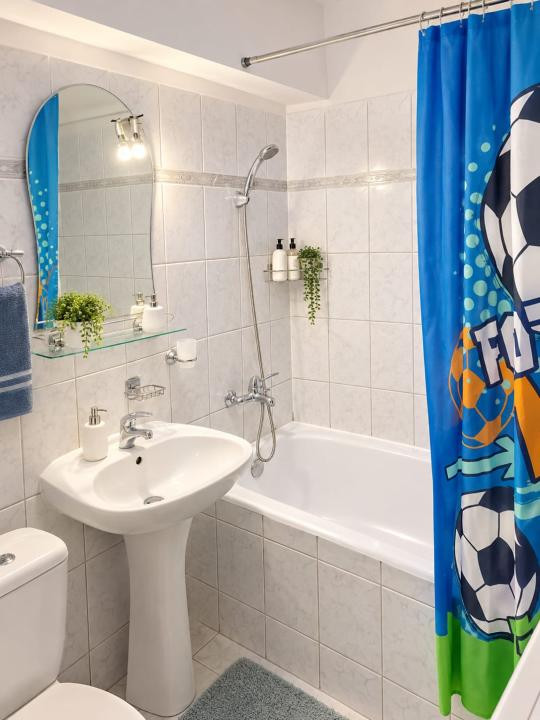 Apartament cu 3 camere, 2 bai, in Centru Civic, vintage, langa Palas